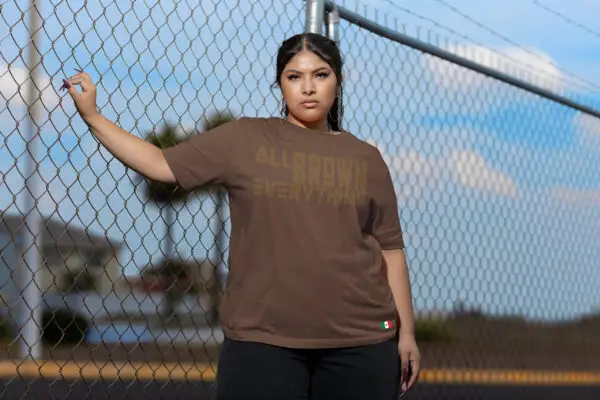 Homepage - Young woman wearing a brown t-shirt